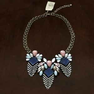 NWT Beautiful Statement Necklace